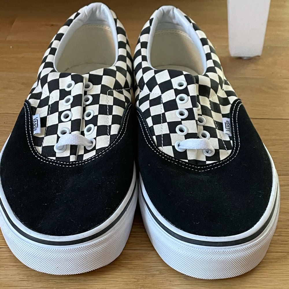 Vans classic low top lace up
